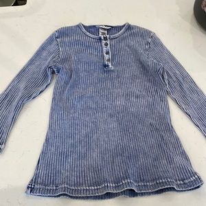 Hardtail blue ribbed T-shirt with buttons